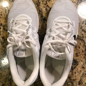 NIKE FLEX TR 7 (SILVER/BLACK)